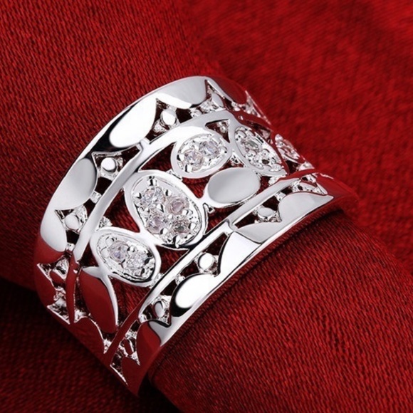 NWT Silver Diamond Ring - Picture 2 of 3